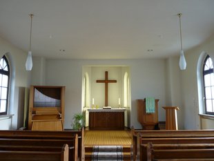 Altarraum mit Sauer-Orgel von 1970